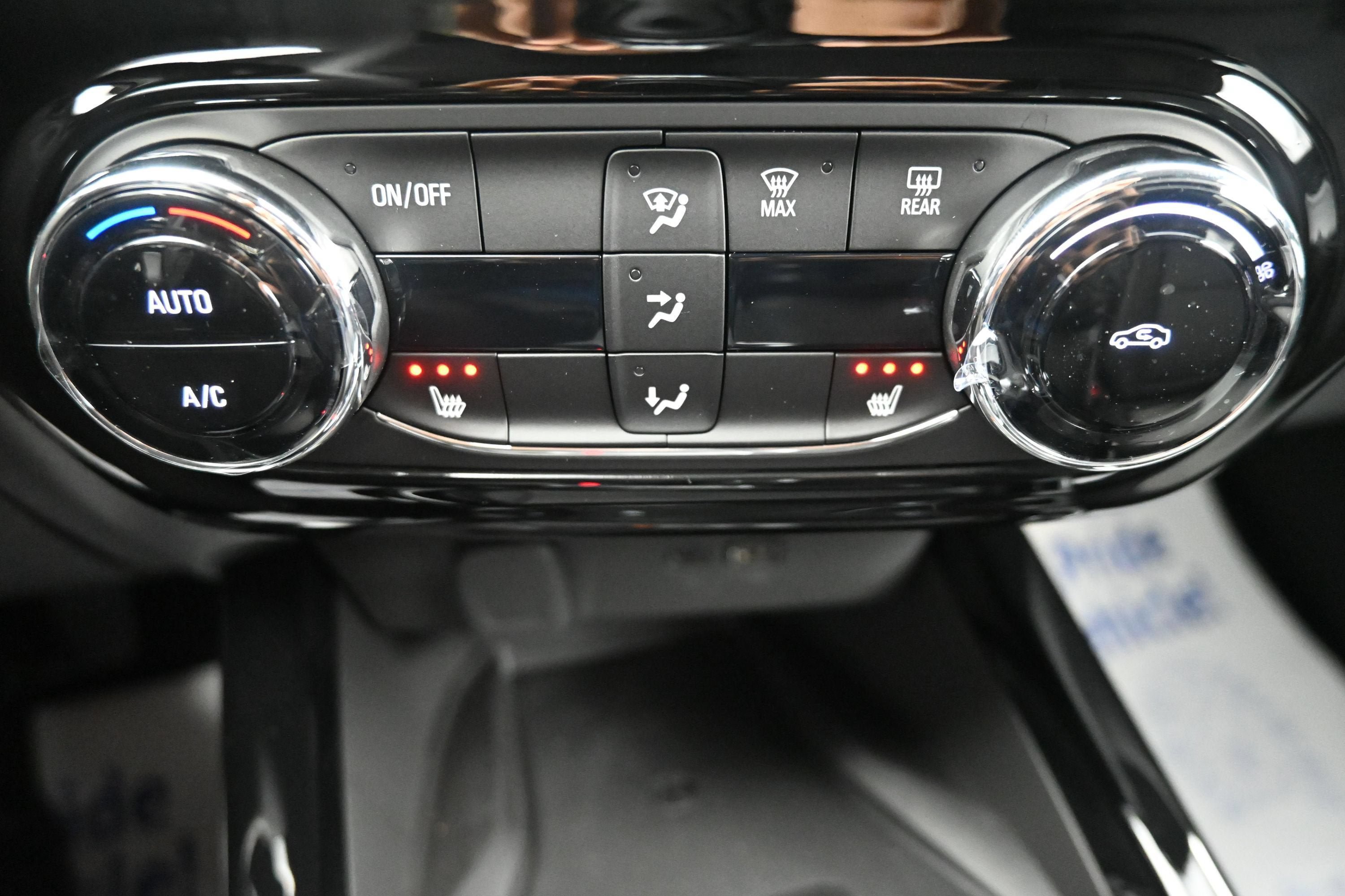 New 2026 Chevrolet Trax LT w/ Sunroof Package FWD image 17