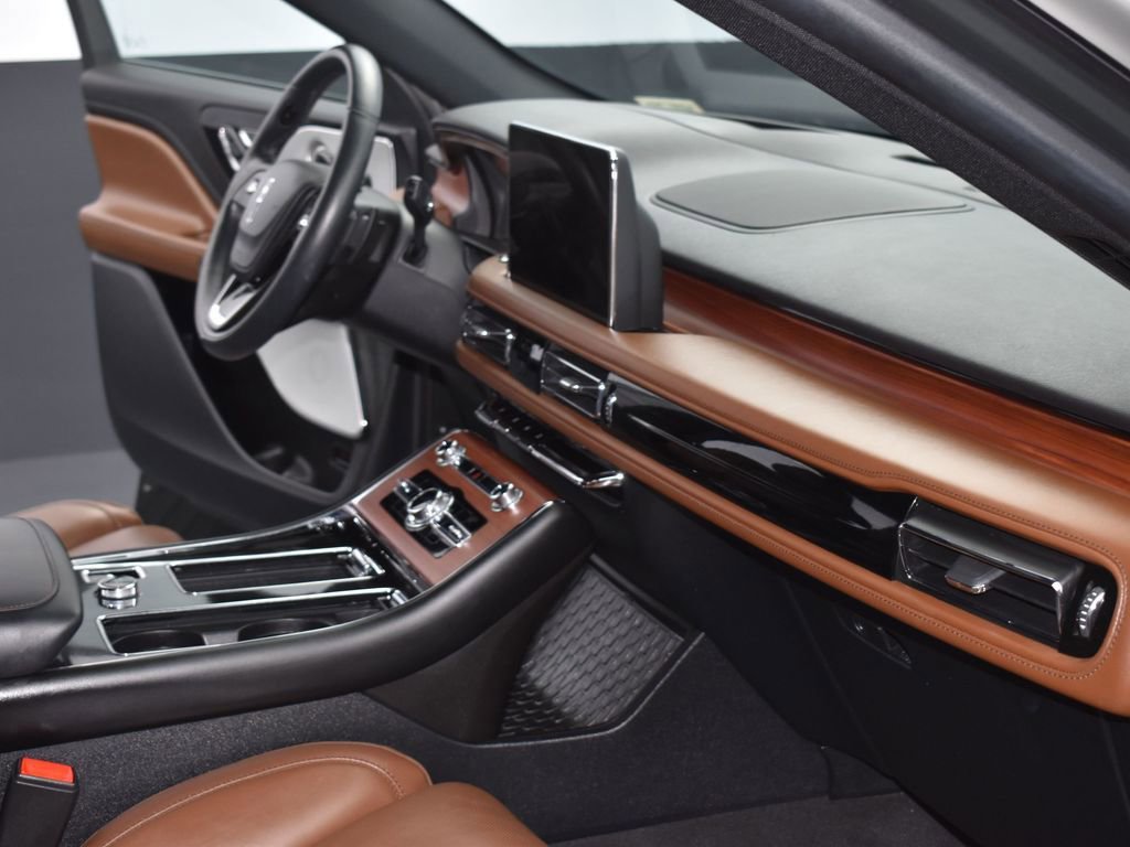 Used 2023 Lincoln Aviator Reserve w/ Equipment Group 201A image 16