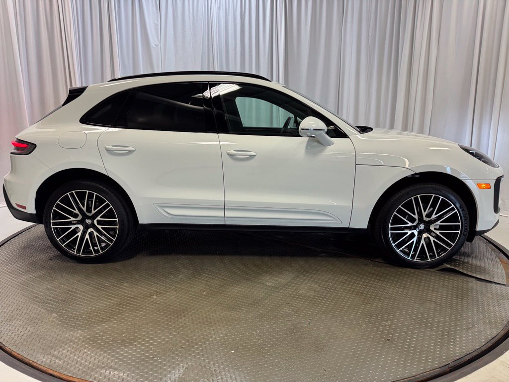 Certified 2025 Porsche Macan w/ Premium Package Plus AWD/4WD image 40
