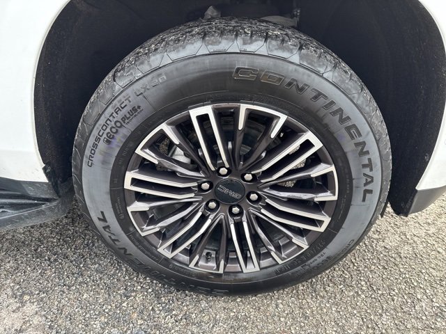 Used 2025 GMC Yukon XL Elevation image 12