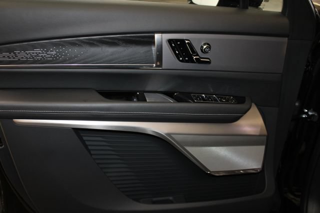 Certified 2026 Cadillac Vistiq Platinum w/ LPO, Floor Liner Package AWD/4WD image 33