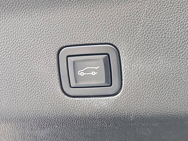 Used 2022 Cadillac Escalade ESV Sport Platinum w/ LPO, ONYX Package image 12