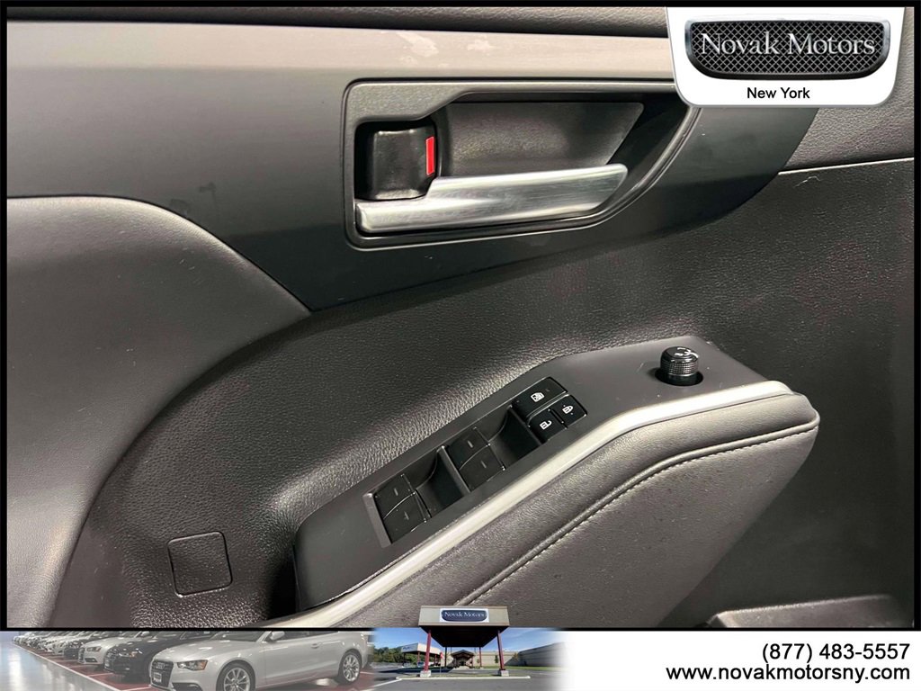 Used 2022 Toyota Highlander XLE image 18