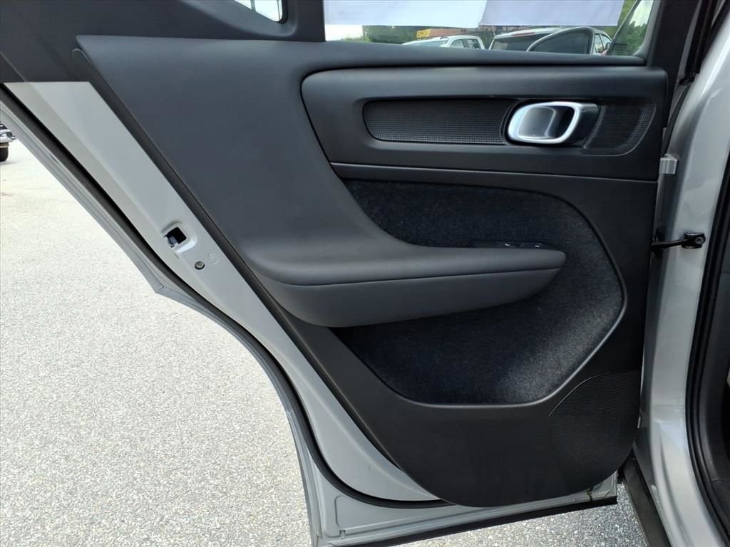 Used 2023 Volvo XC40 B5 Plus AWD/4WD image 24