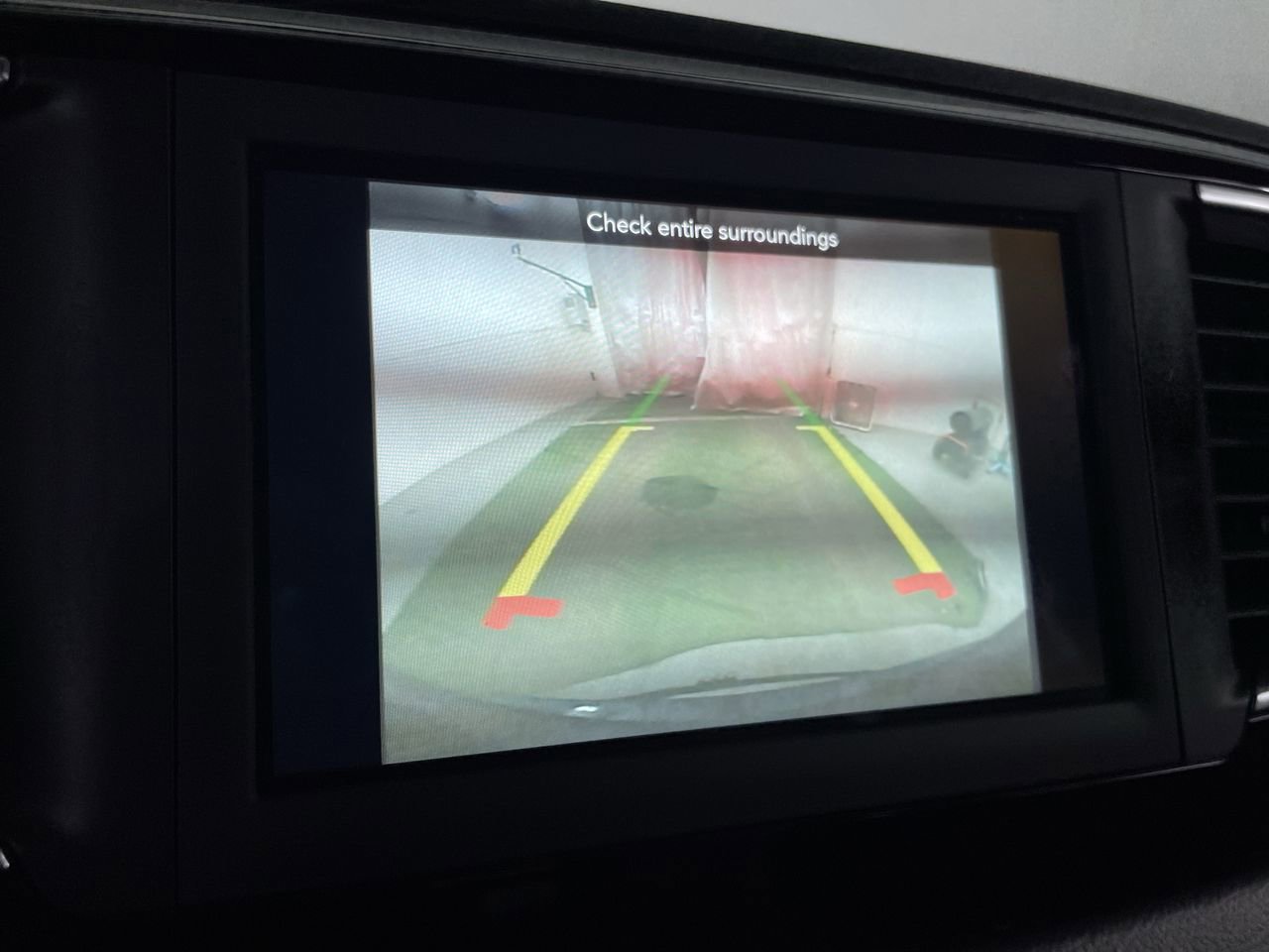 Used 2019 Chrysler Pacifica Touring-L FWD image 15