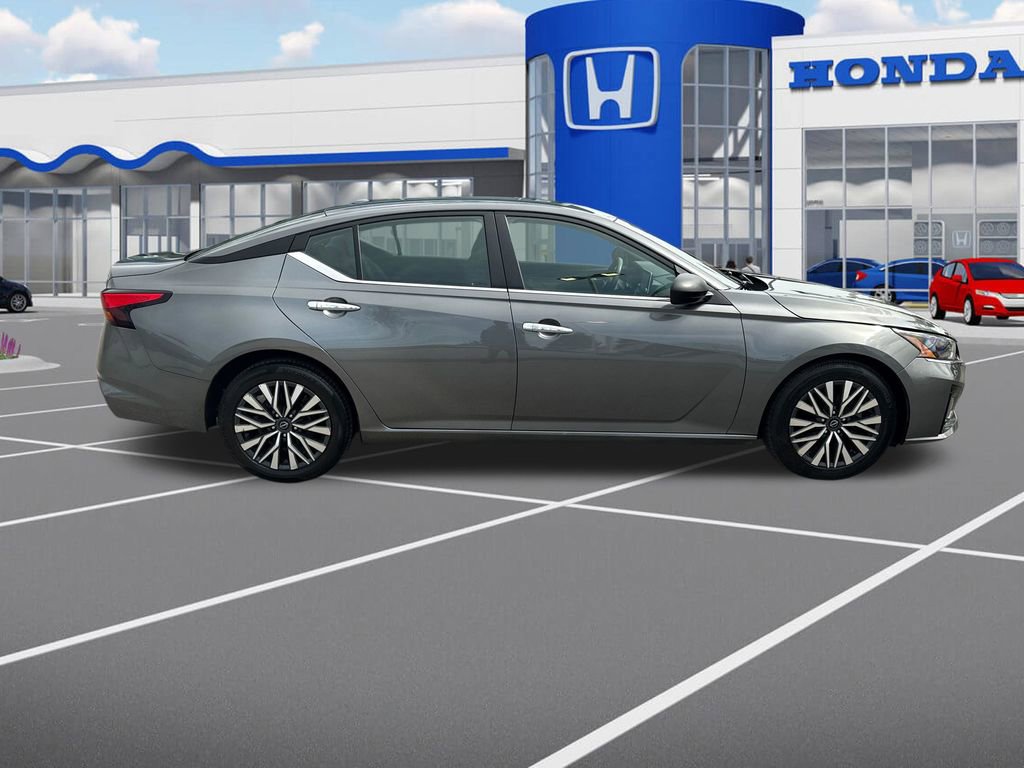 Used 2024 Nissan Altima 2.5 SV image 10