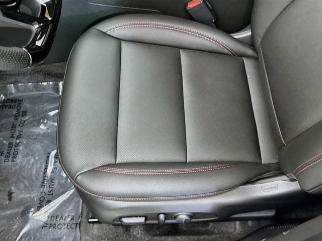 Used 2025 Chevrolet Trax RS w/ Driver Confidence Package FWD image 20