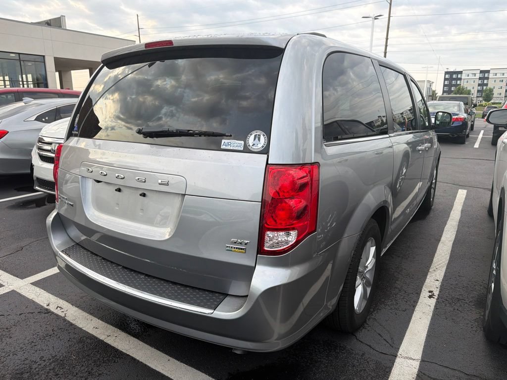 Used 2019 Dodge Grand Caravan SXT FWD image 3