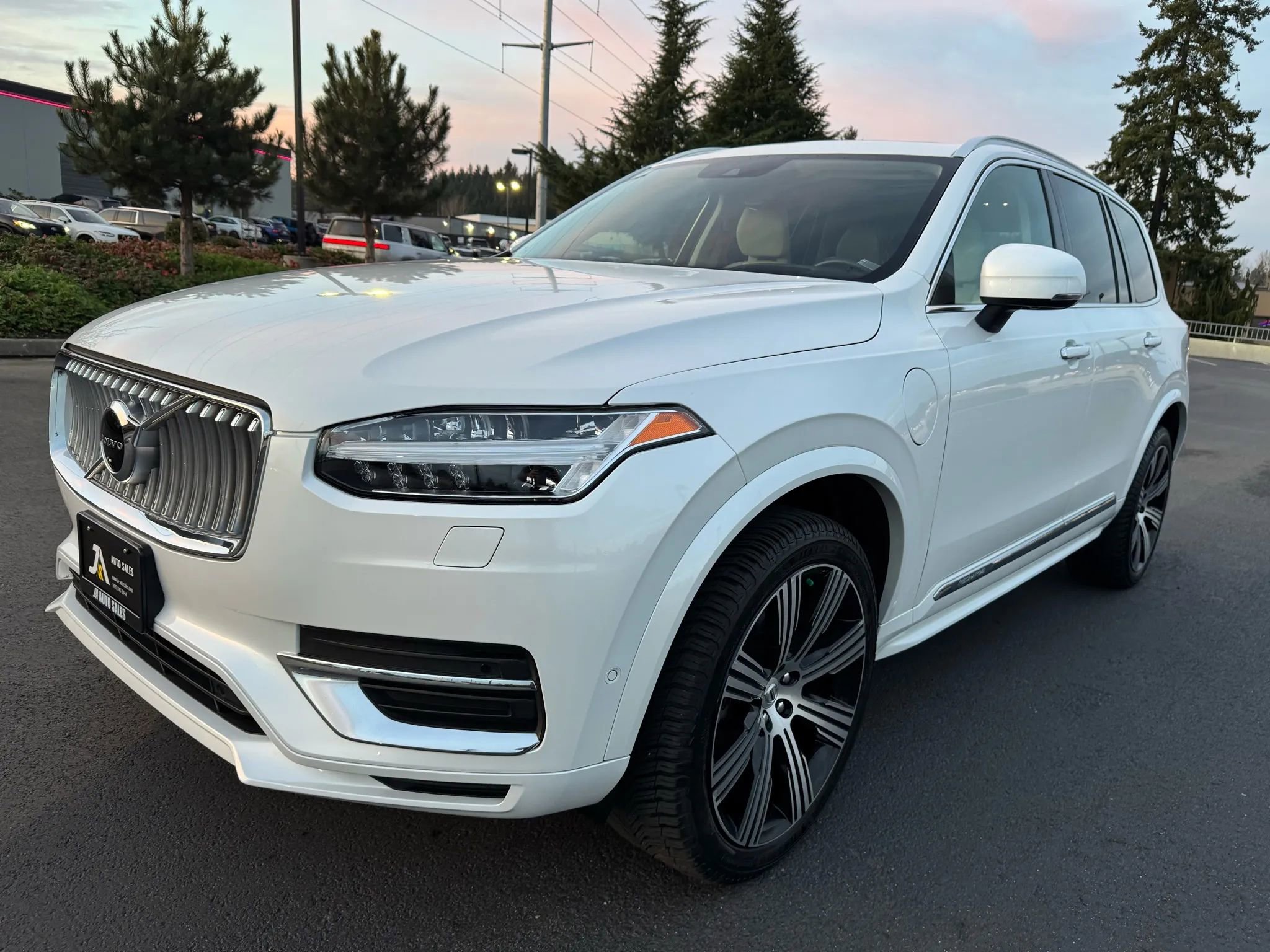 Used 2022 Volvo XC90 T8 Inscription w/ Advanced Package image 4