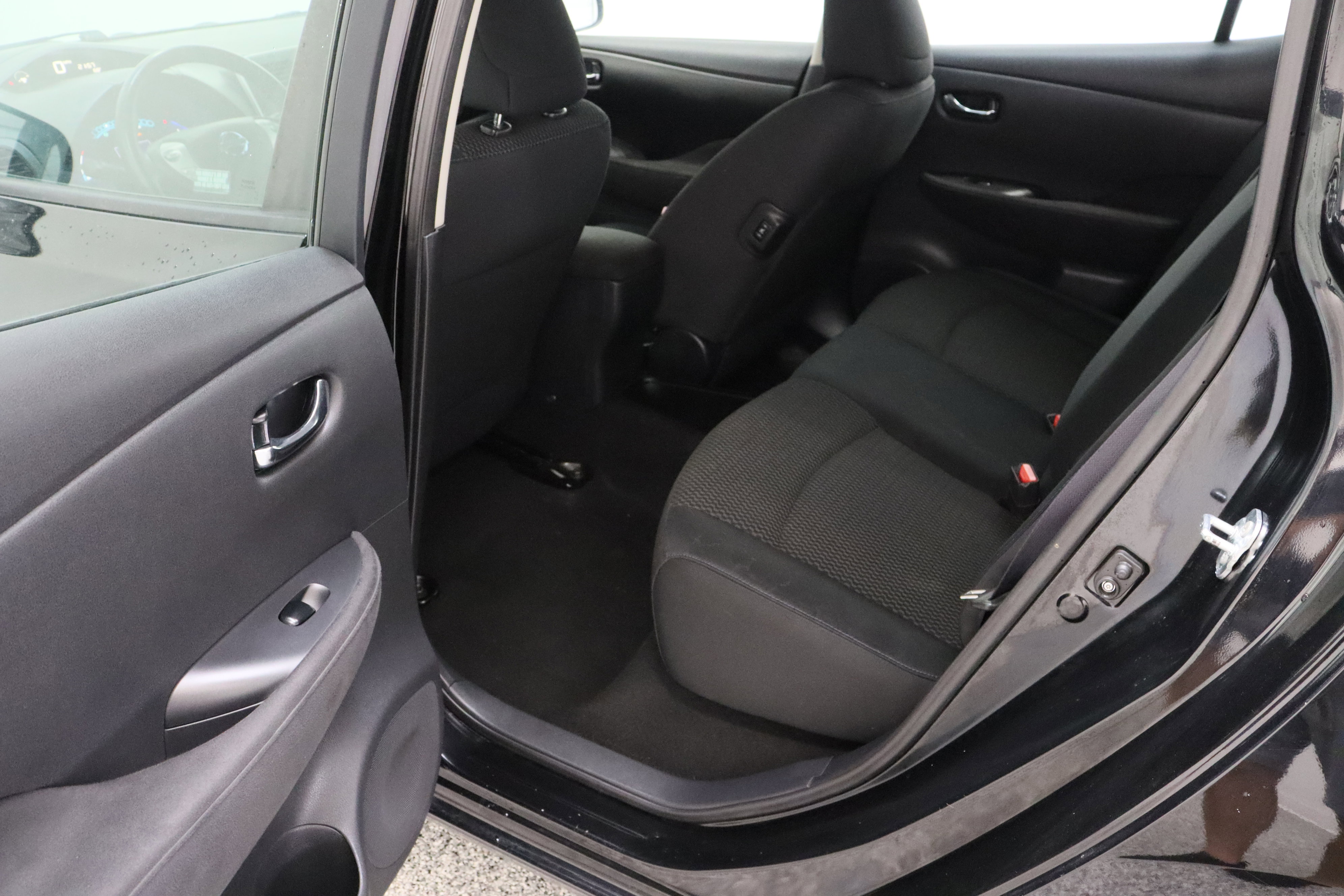 Used 2015 Nissan Leaf S w/ Charge Package FWD image 26