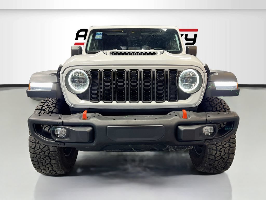 Used 2024 Jeep Gladiator Mojave w/ Technology Group AWD/4WD image 2