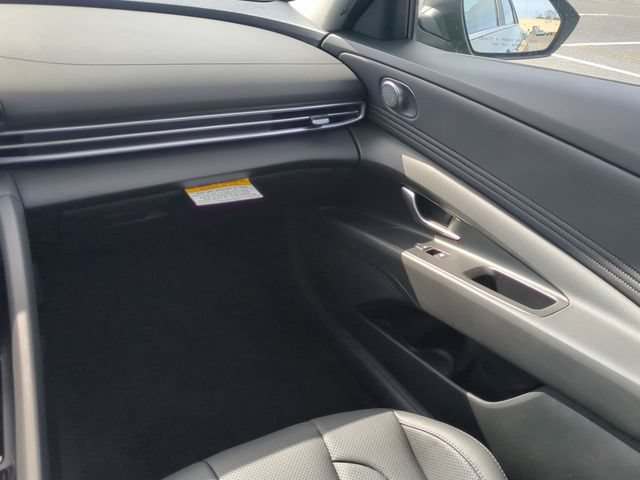 Used 2025 Hyundai Elantra Limited FWD image 15