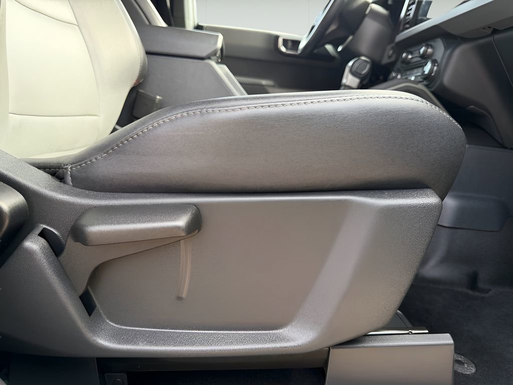 Used 2023 Ford Bronco Everglades image 27