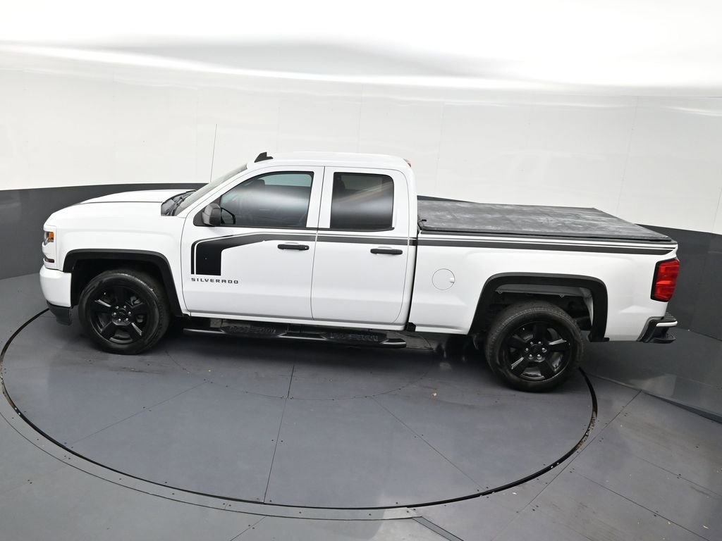 Used 2018 Chevrolet Silverado 1500 Custom w/ Custom Value Package RWD image 13
