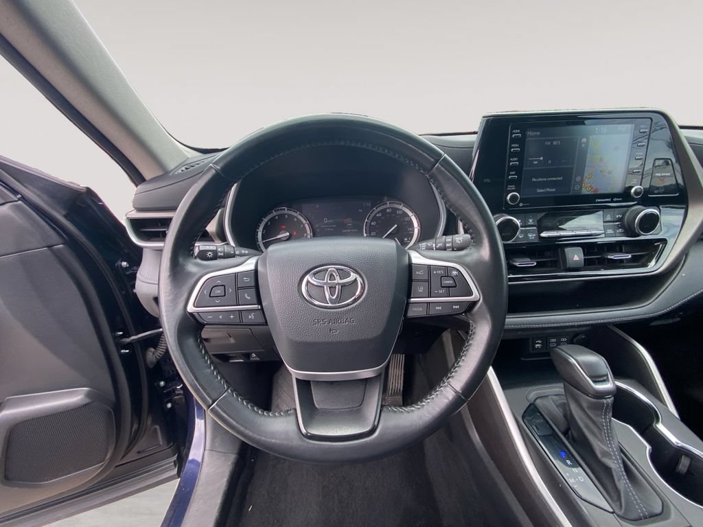 Used 2022 Toyota Highlander XLE AWD/4WD image 12
