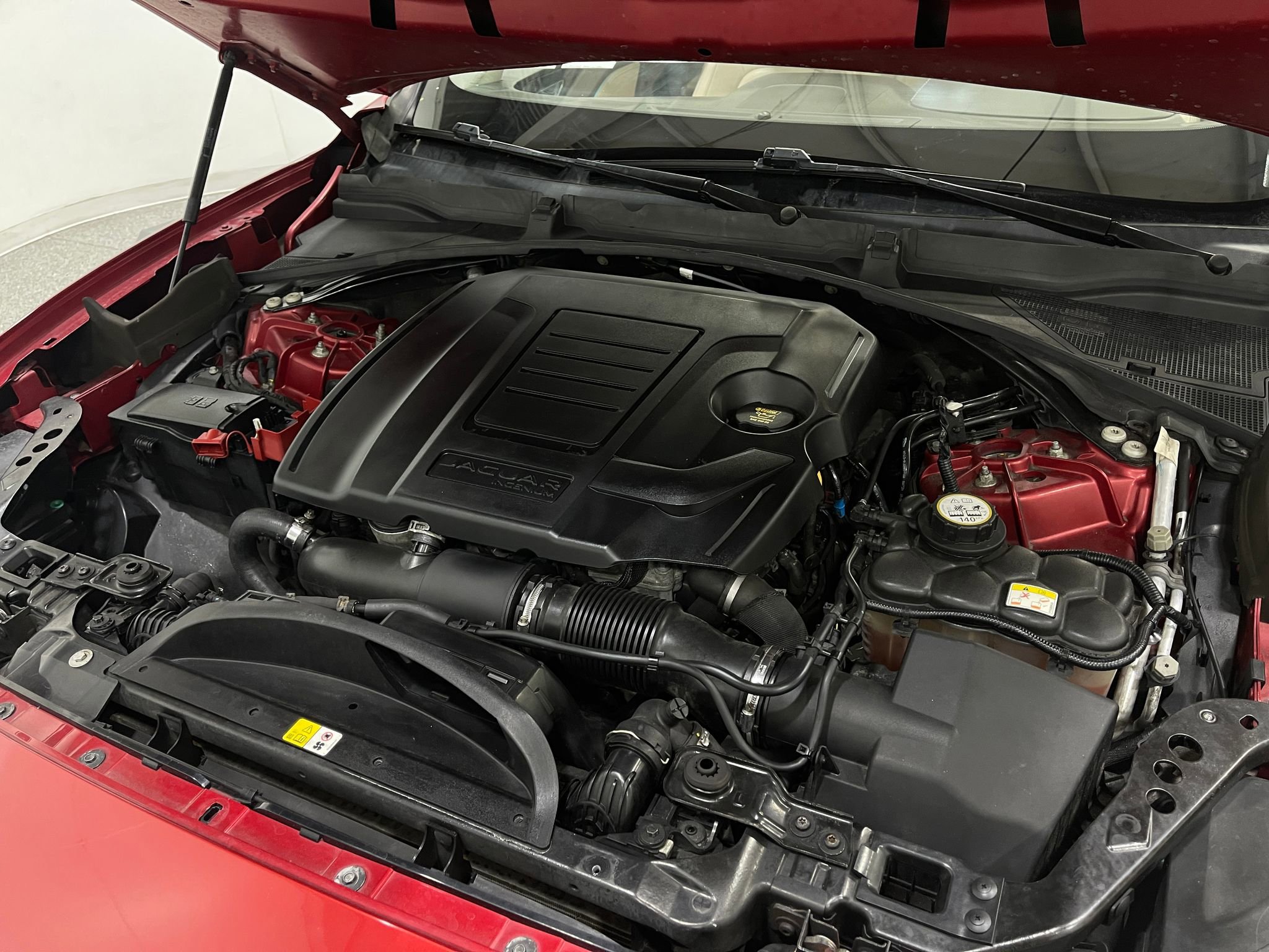 Used 2019 Jaguar F-PACE Prestige image 29