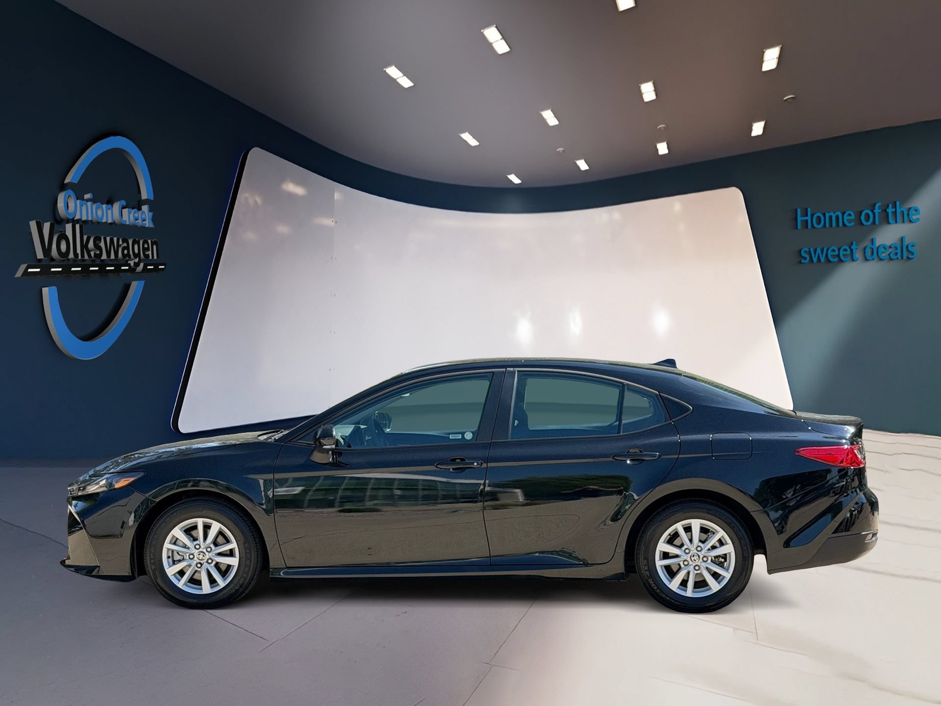 Used 2026 Toyota Camry LE FWD image 8