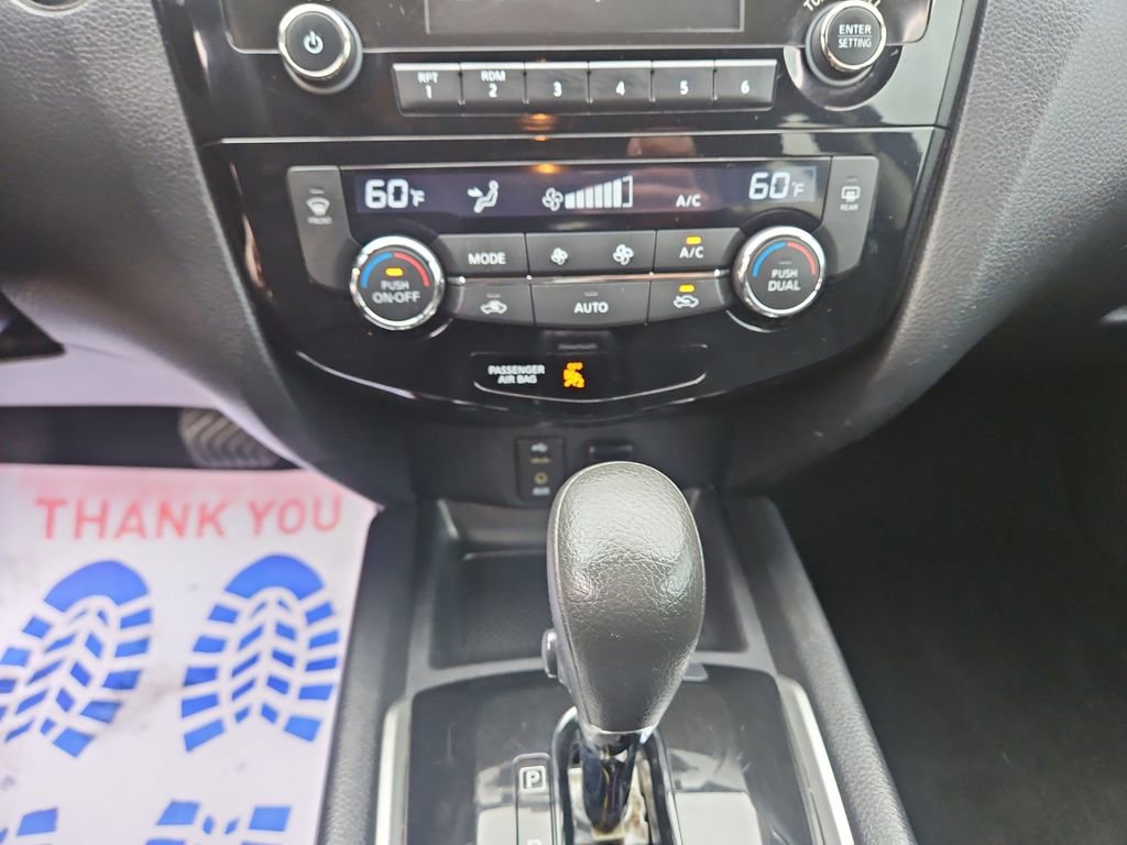 Used 2015 Nissan Rogue SV AWD/4WD image 18