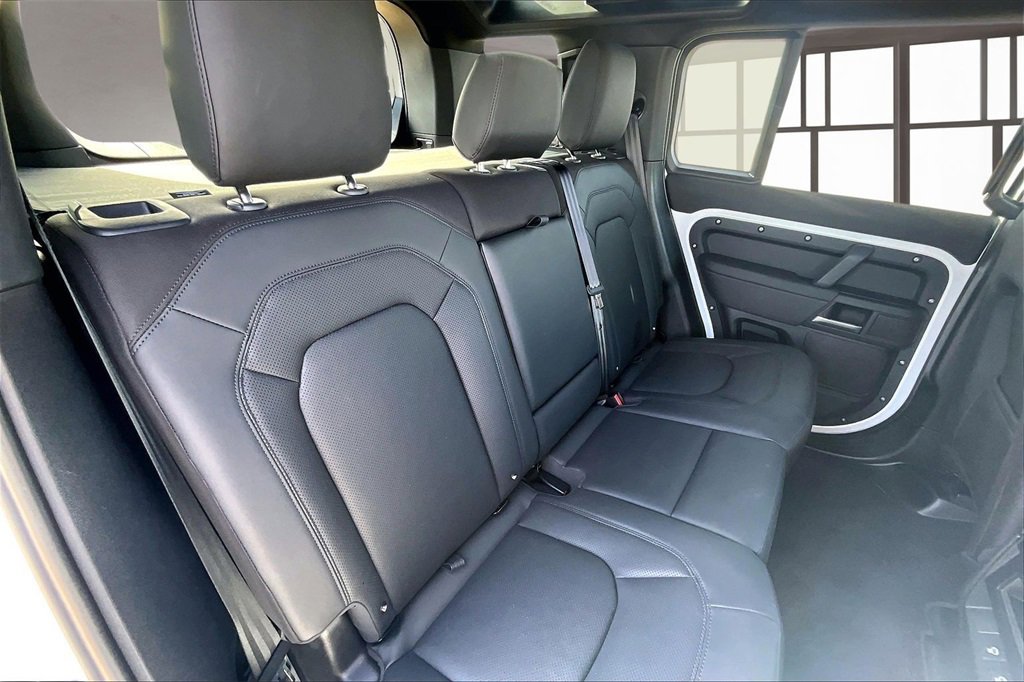Used 2025 Land Rover Defender 110 S image 28