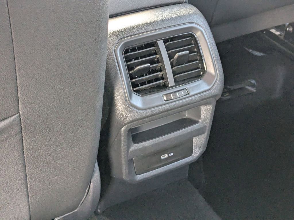 Used 2025 Volkswagen Taos SE AWD/4WD image 27