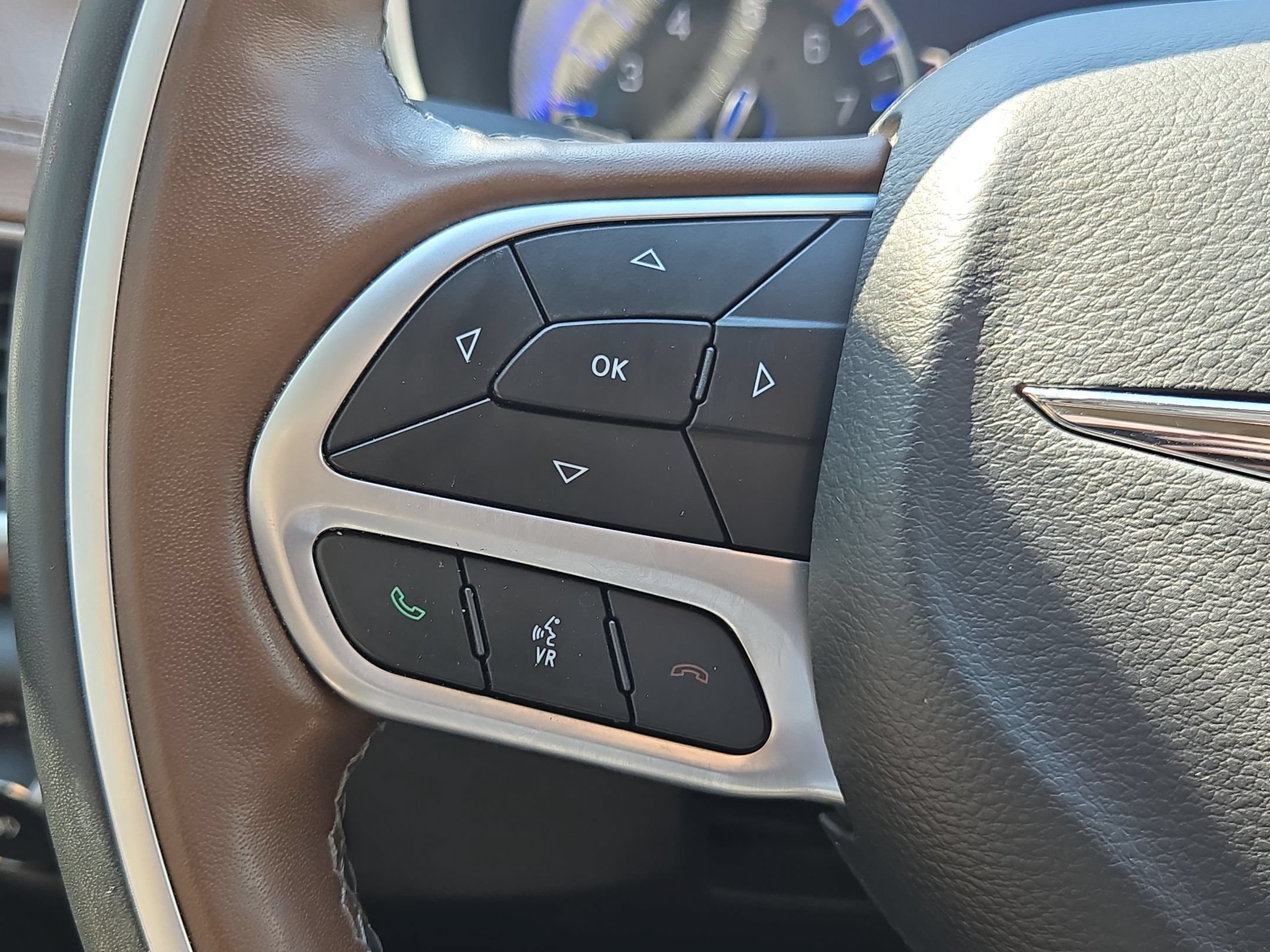 Used 2019 Chrysler Pacifica Limited w/ Advanced Safetytec Group FWD image 28