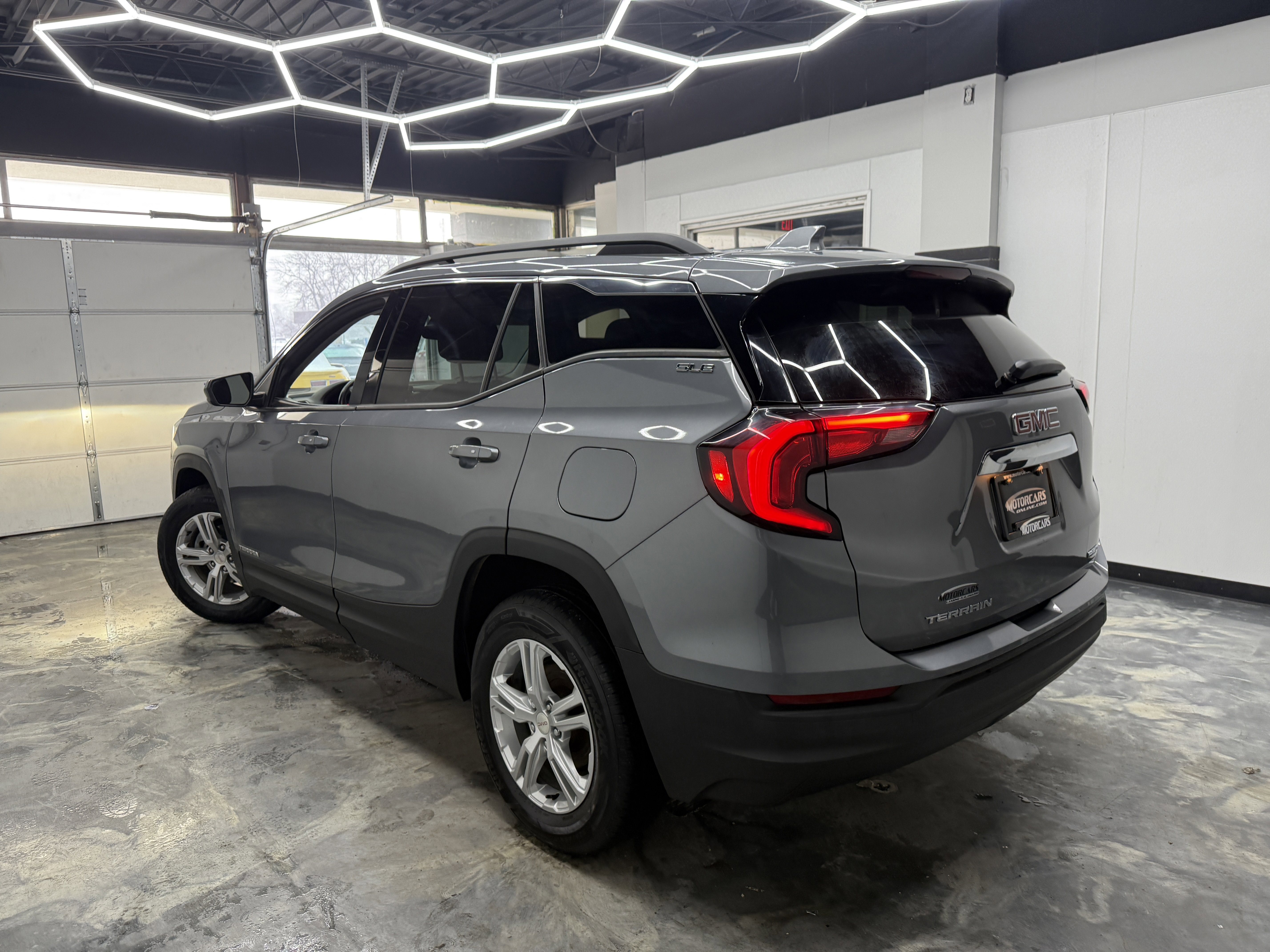 Used 2019 GMC Terrain SLE w/ Driver Convenience Package image 3