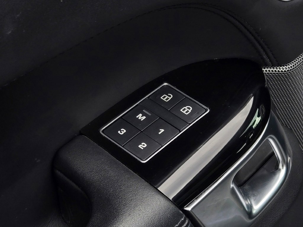 Used 2022 Land Rover Range Rover Sport HSE Silver Edition image 18