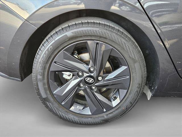 Used 2023 Hyundai Elantra SEL FWD image 19