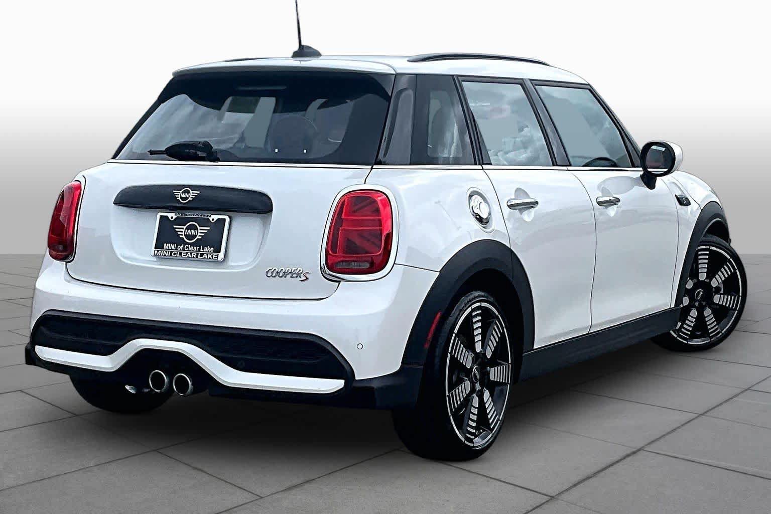 Used 2024 MINI Cooper S FWD image 12