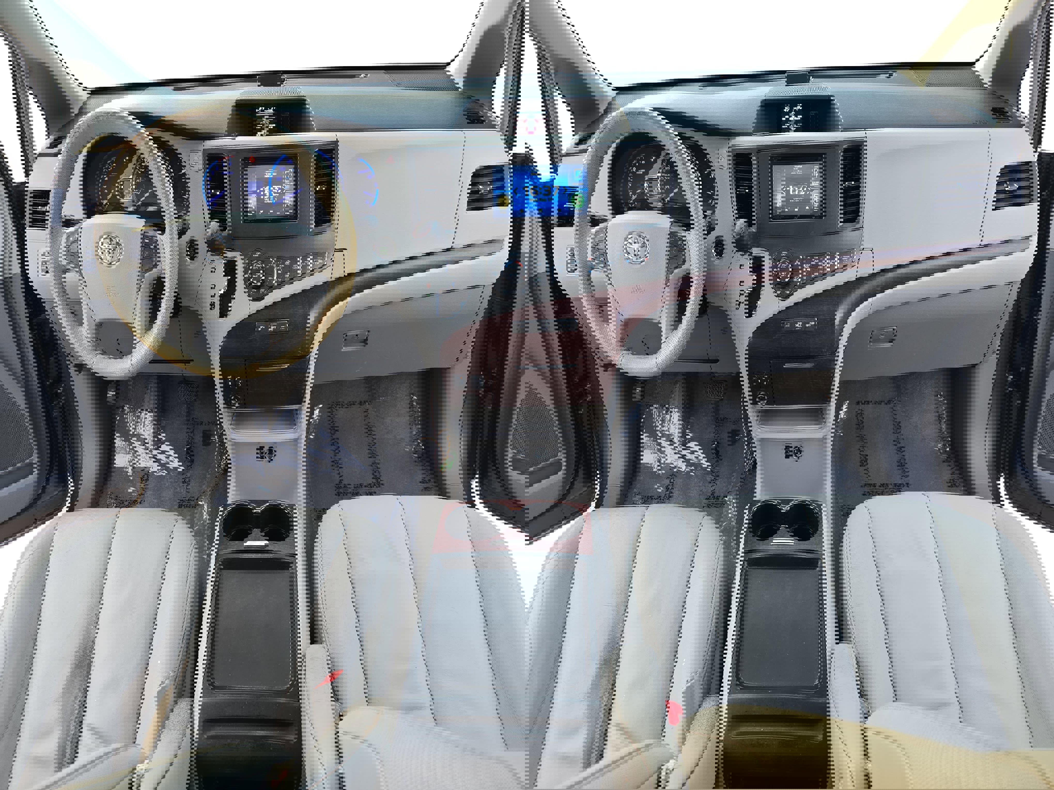 Used 2011 Toyota Sienna XLE image 9