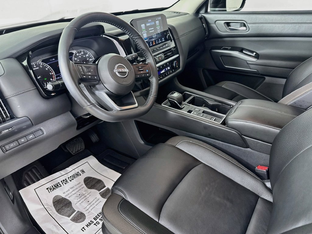 Used 2025 Nissan Pathfinder SL FWD image 10