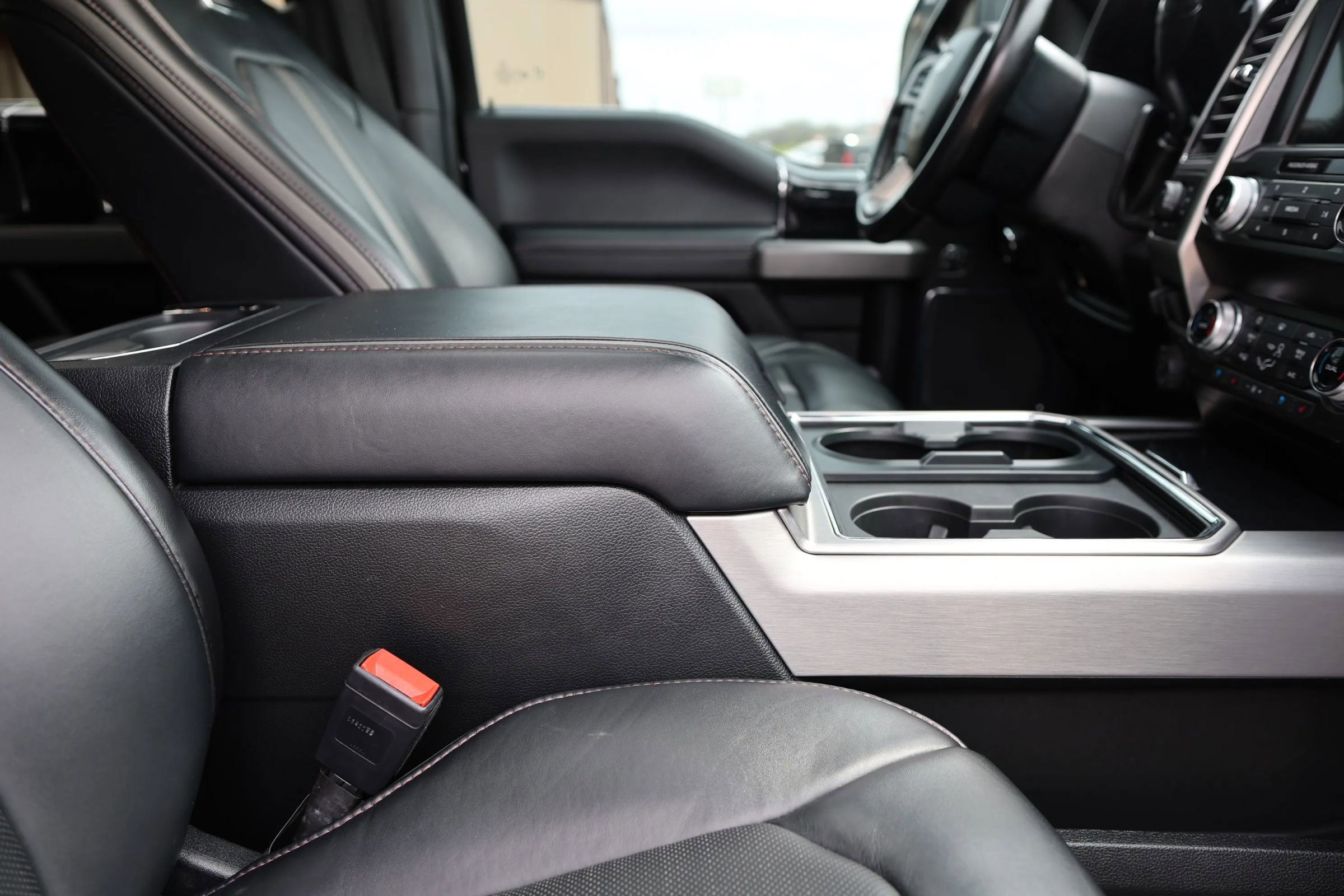 Used 2021 Ford F350 Platinum w/ FX4 Off-Road Package image 43