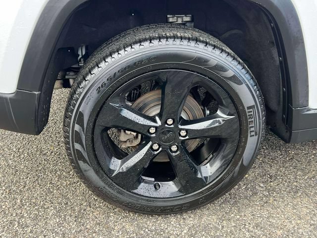 Certified 2024 Jeep Grand Cherokee Limited w/ Black Appearance Package AWD/4WD image 10