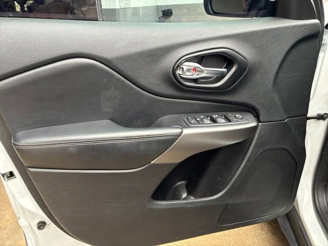 Used 2021 Jeep Cherokee Latitude Lux w/ Comfort/Convenience Group FWD image 5