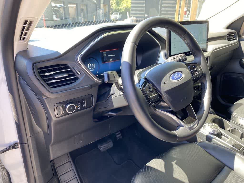 Used 2025 Ford Escape Platinum AWD/4WD image 2