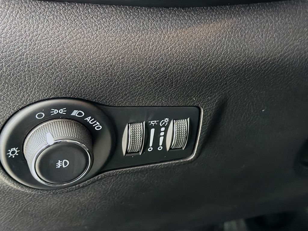 Used 2025 Jeep Compass Limited AWD/4WD image 12