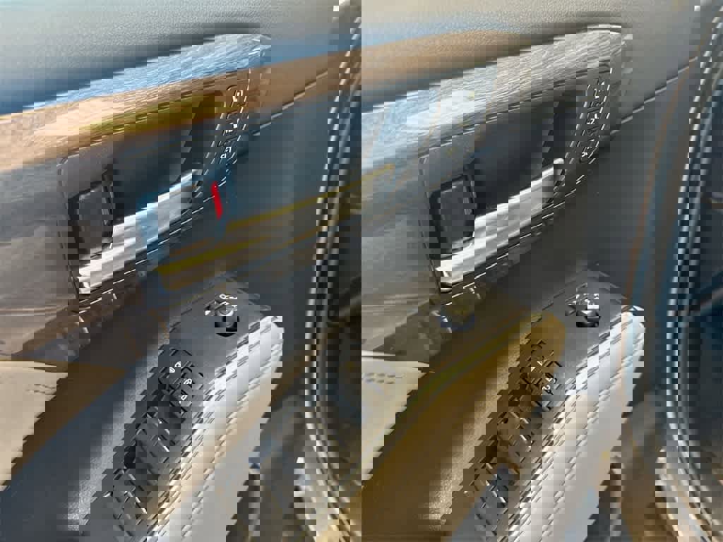 Used 2023 Toyota Highlander Limited image 18