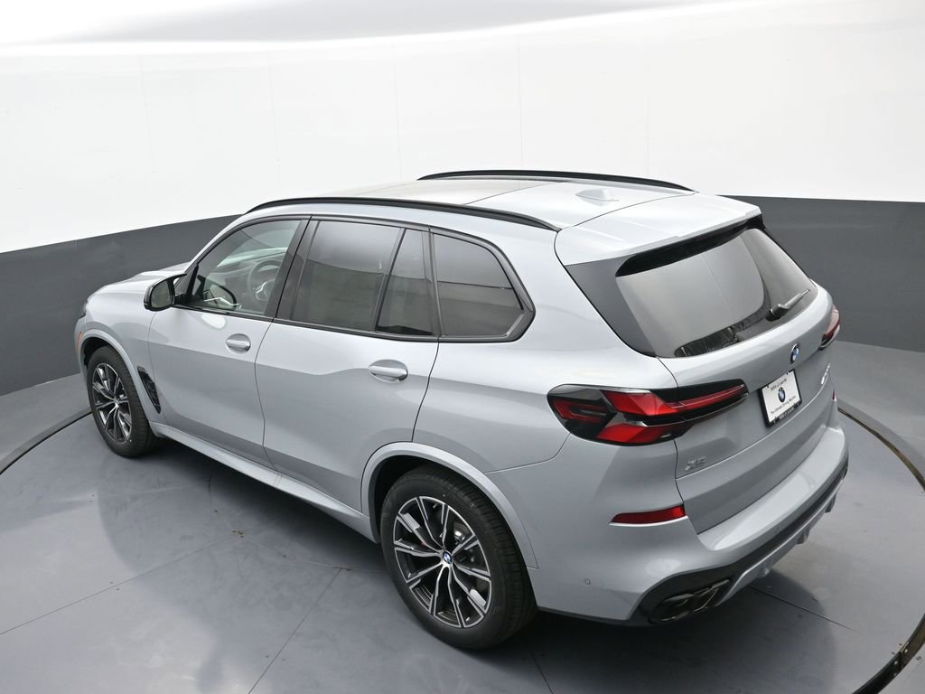 New 2026 BMW X5 M60i w/ Climate Comfort Package image 33