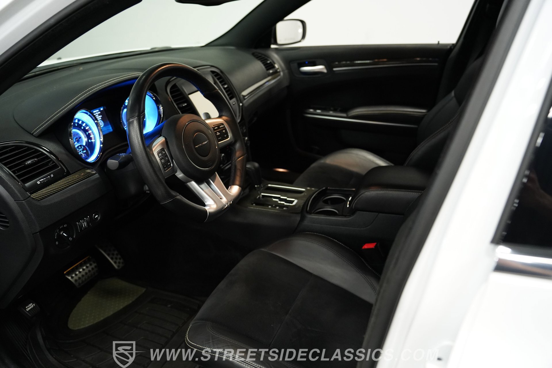 Used 2012 Chrysler 300 SRT8 w/ 19-Premium Speaker Group image 4