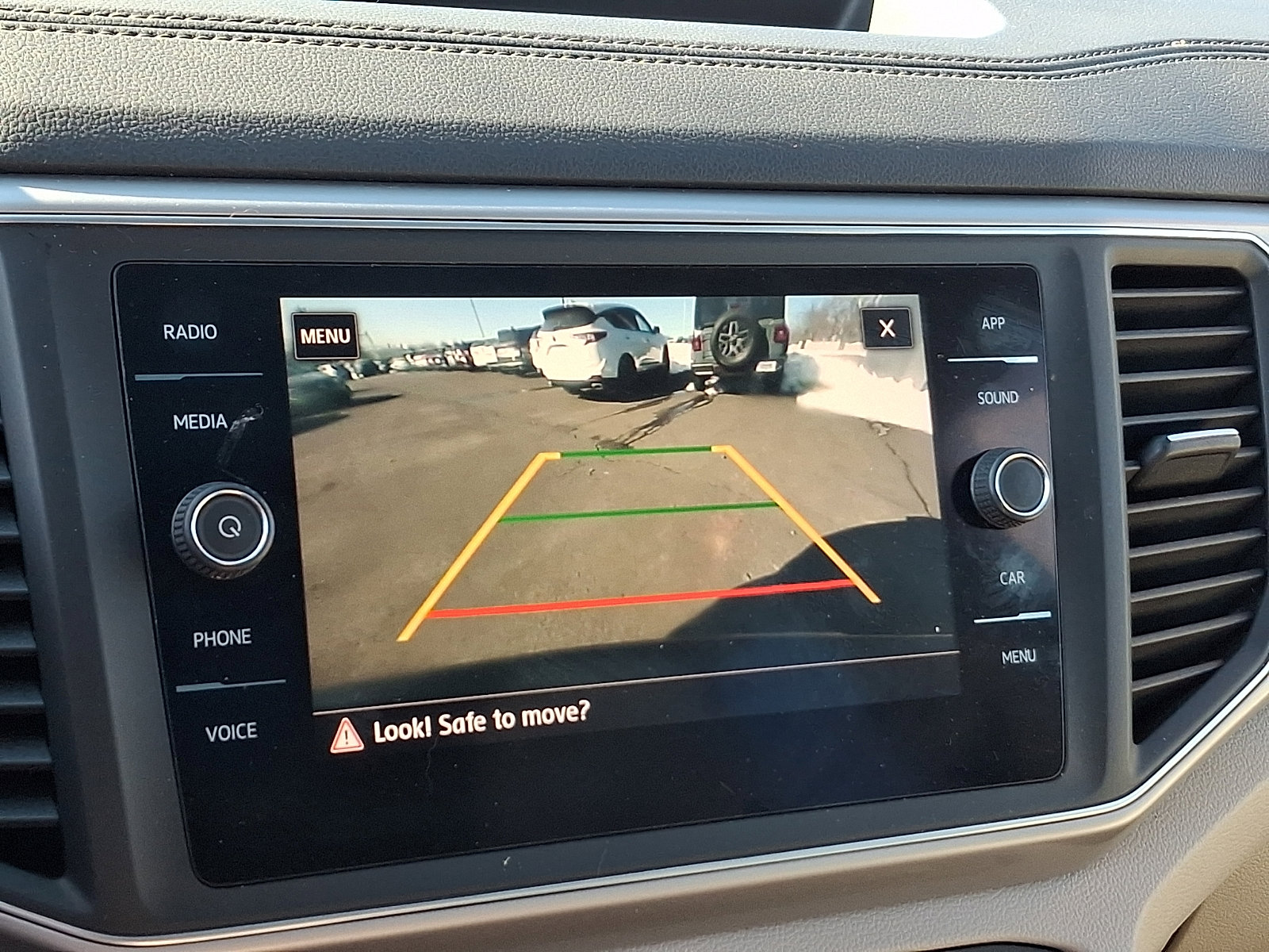 Used 2019 Volkswagen Atlas SE w/ Panoramic Sunroof Package image 18