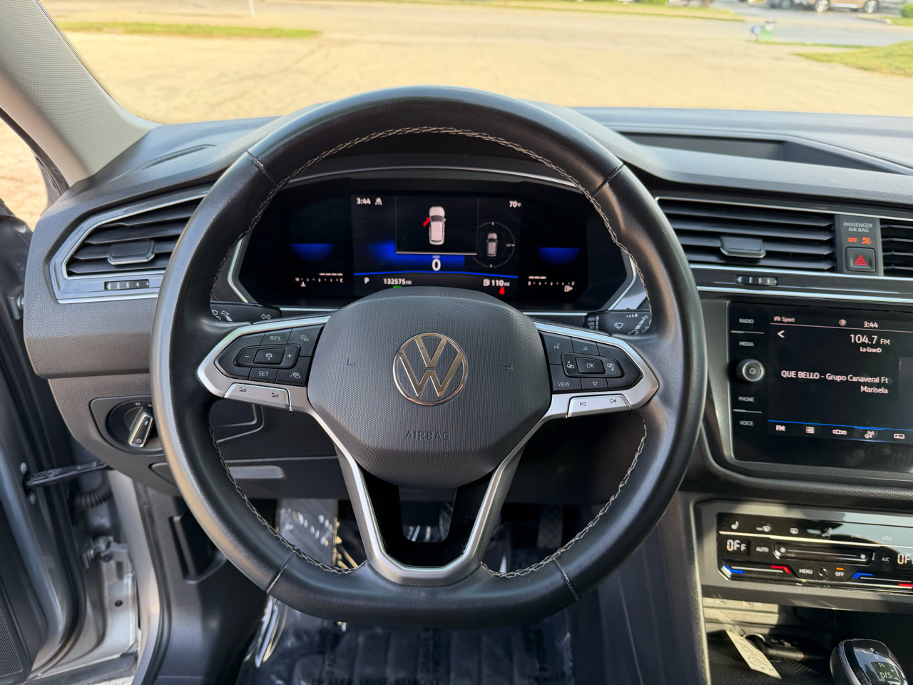 Used 2022 Volkswagen Tiguan SE image 16