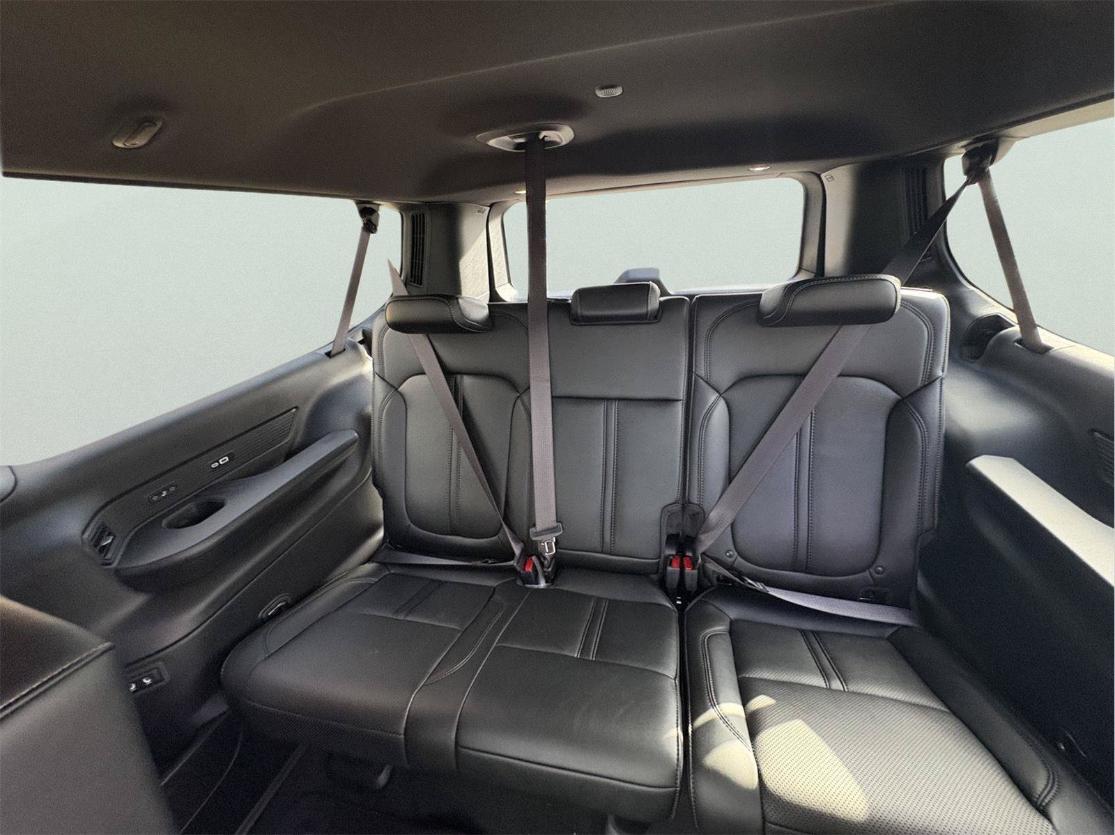 New 2025 Jeep Wagoneer L Series II w/ Convenience Group I AWD/4WD image 10