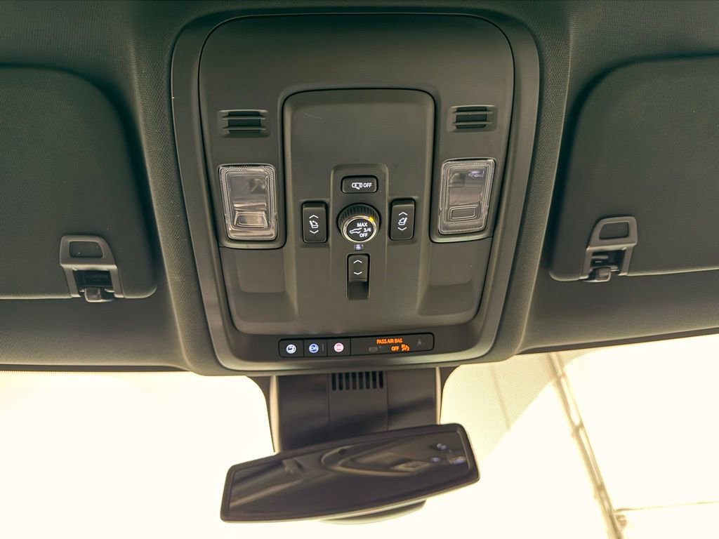 Used 2025 Chevrolet Suburban Premier image 19