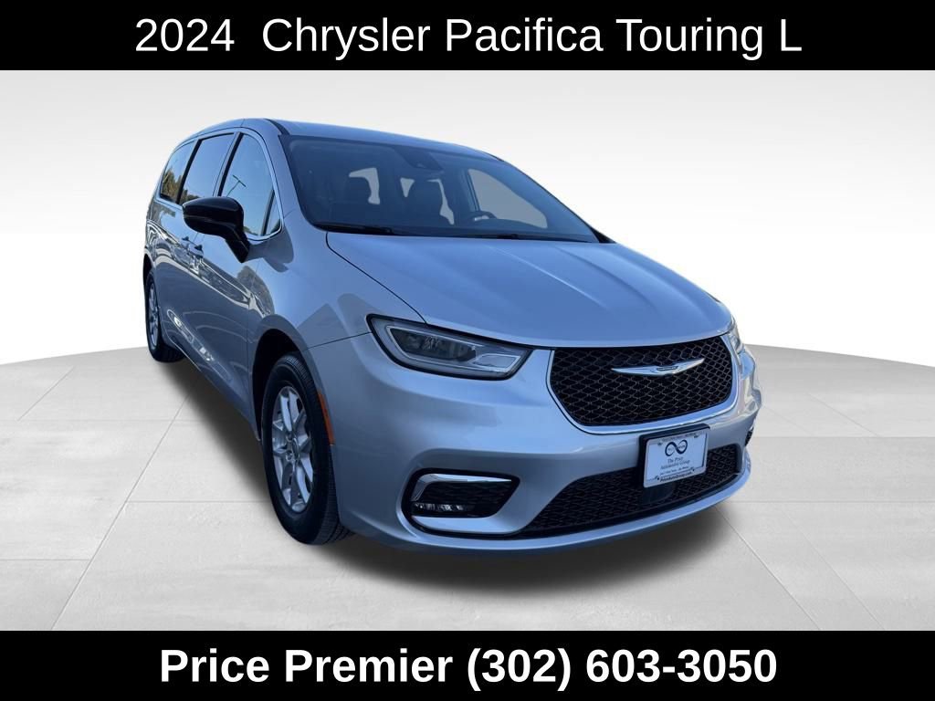 Used 2024 Chrysler Pacifica Touring-L image 1