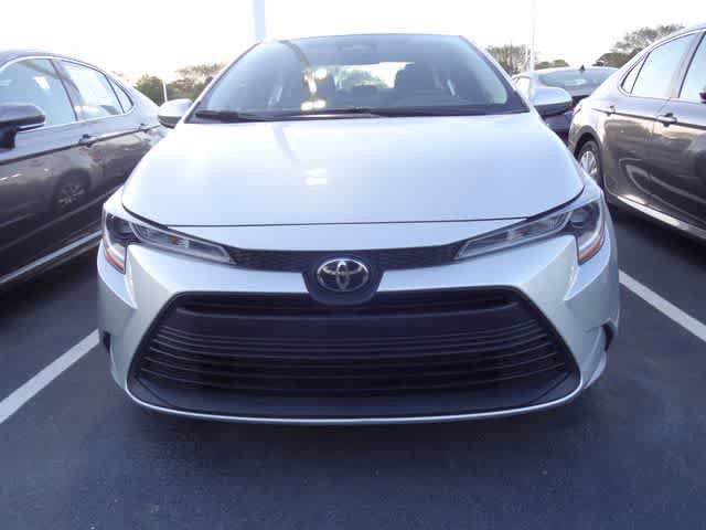 Used 2025 Toyota Corolla LE image 2