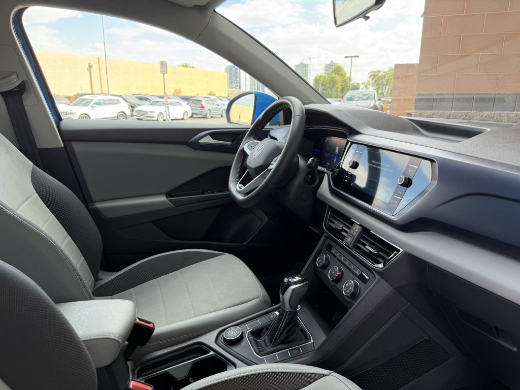 Used 2022 Volkswagen Taos SE w/ Panoramic Sunroof Package image 38