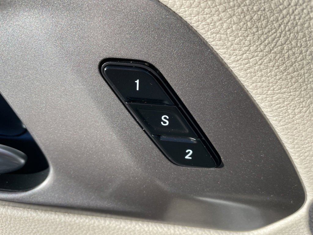 Used 2024 Chrysler Pacifica Touring-L image 5