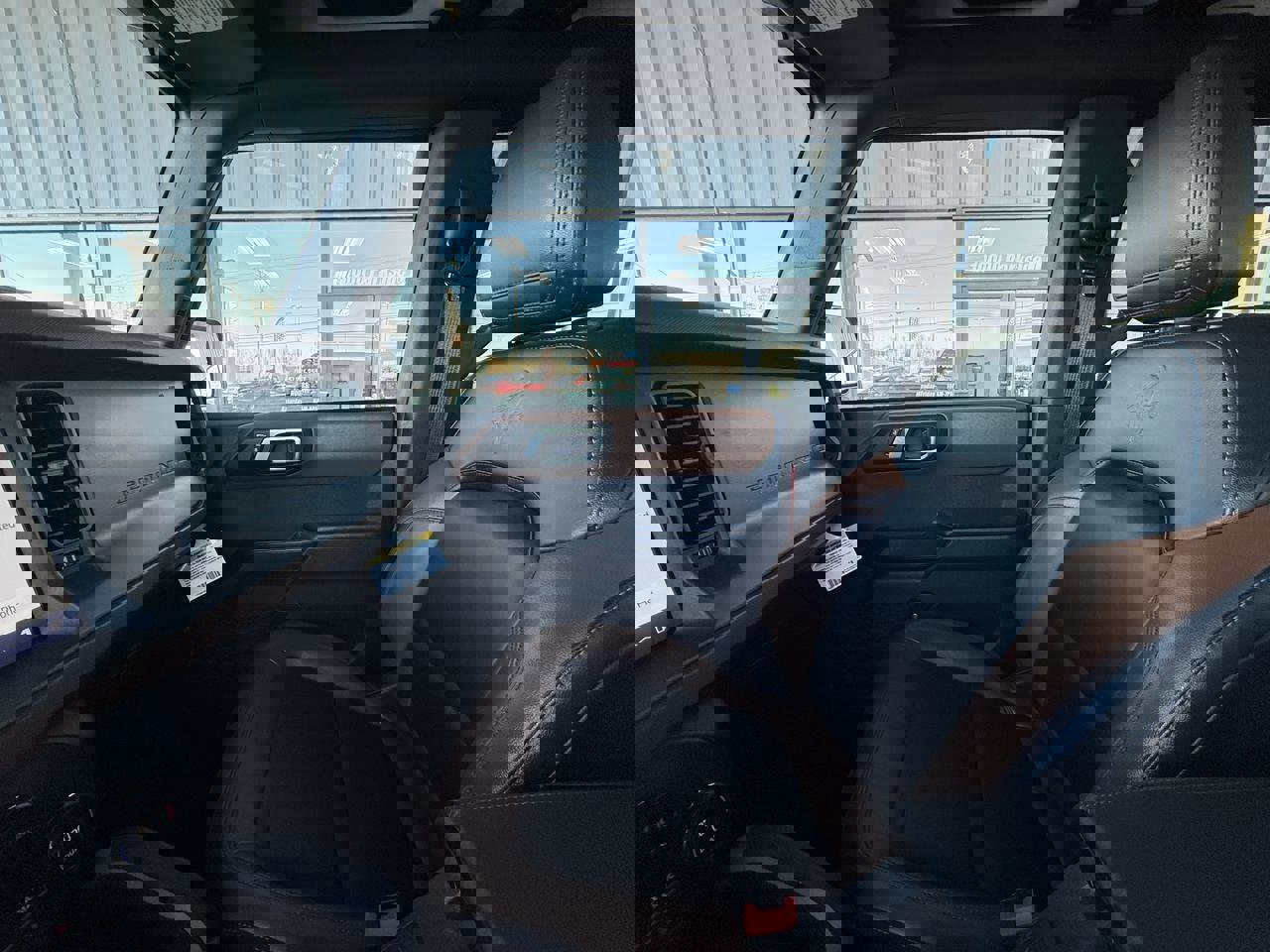 Used 2024 Ford Bronco Outer Banks w/ Sasquatch Package image 26