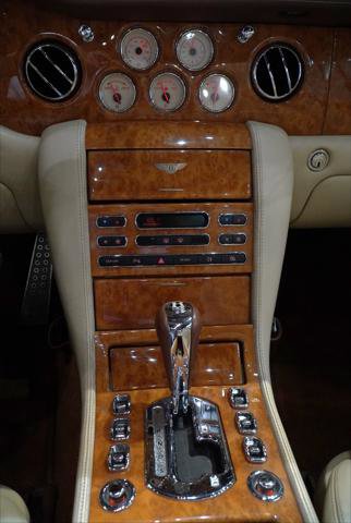 Used 2008 Bentley Azure image 21