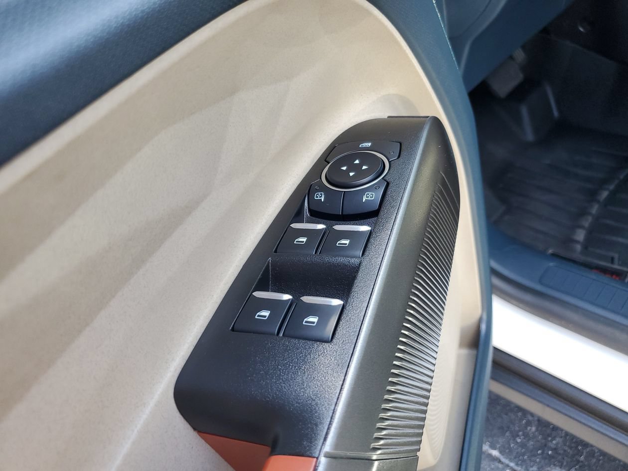 Used 2025 Ford Maverick Lariat w/ 4K Tow Package AWD/4WD image 18